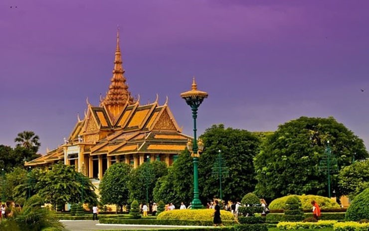 Campuchia – đất nước chùa tháp mang đậm dấu ấn văn hóa Khmer cổ xưa – luôn cuốn hút du khách bằng vẻ đẹp hòa quyện giữa lịch sử, tâm linh và thiên nhiên. Nếu bạn đang tìm một hành trình vừa khám phá di sản, vừa thư giãn giữa những bãi biển xanh, thì xứ sở này là lựa chọn không thể bỏ qua. Ảnh DulichViet
