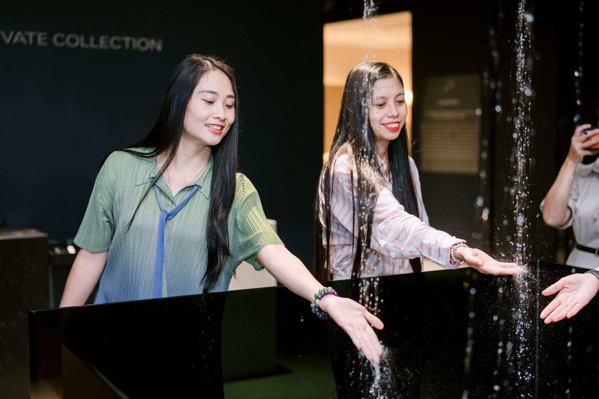 Khách mời tham quan không gian hội tụ các giải pháp tiên tiến từ GROHE