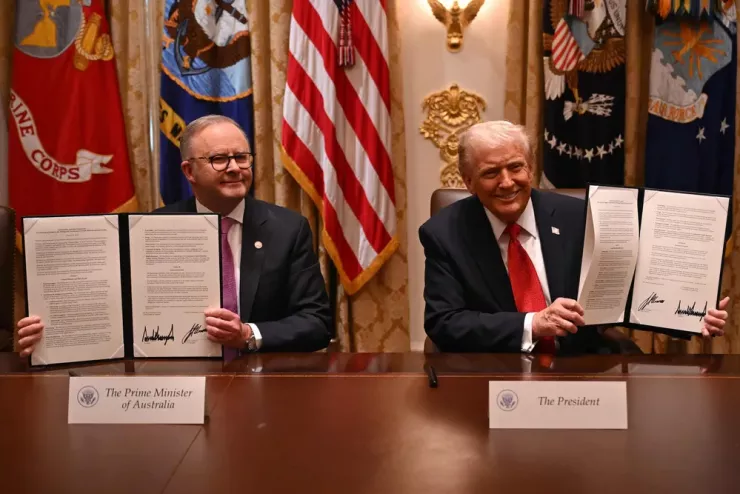 Tổng thống Mỹ Donald Trump (phải) và Thủ tướng Úc Anthony Albanese tại Nhà Trắng hôm 20-10. Ảnh: Lukas Coch/AAP