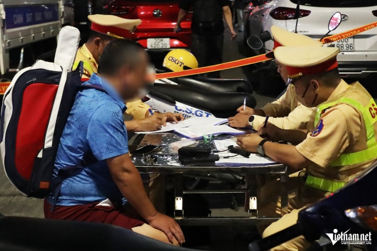 Vi phạm nồng độ cồn kịch khung, tài xế ở Hà Nội nói đang đi mua mồi nhậu tiếp - 4