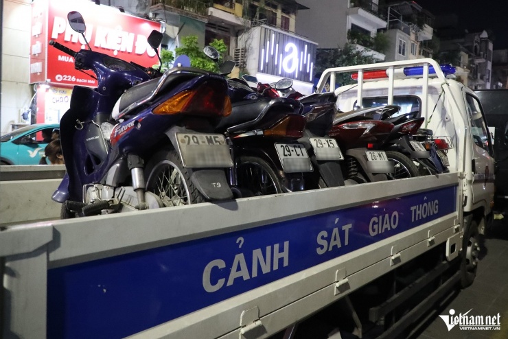 Vi phạm nồng độ cồn kịch khung, tài xế ở Hà Nội nói đang đi mua mồi nhậu tiếp - 8