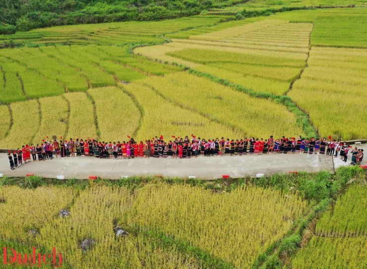 Di sản ruộng bậc thang độc đáo hấp dẫn du khách đến với Măng Ri - 9