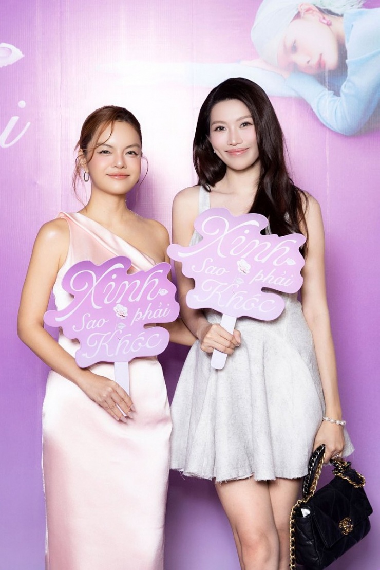 Á hậu xách Chanel 19 trăm triệu đồng đến mừng Phạm Quỳnh Anh ra mắt sản phẩm mới cách đây ít hôm.