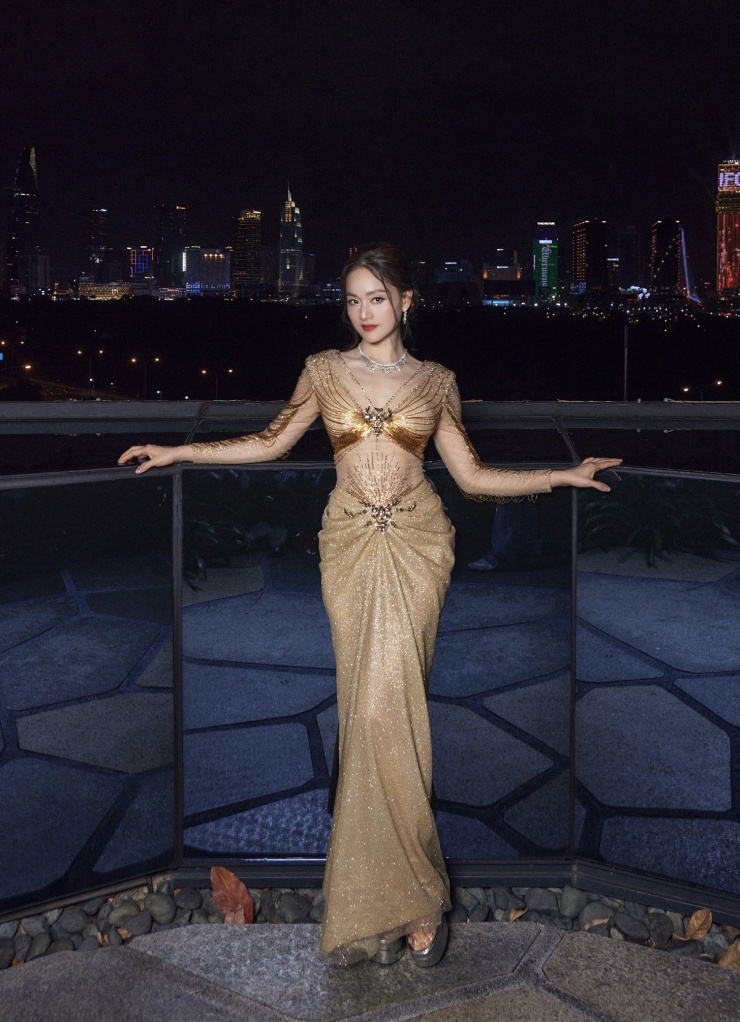 Diễn viên Lan Phương gây ngỡ ngàng vì quá sexy sau ly hôn chồng Tây - 1