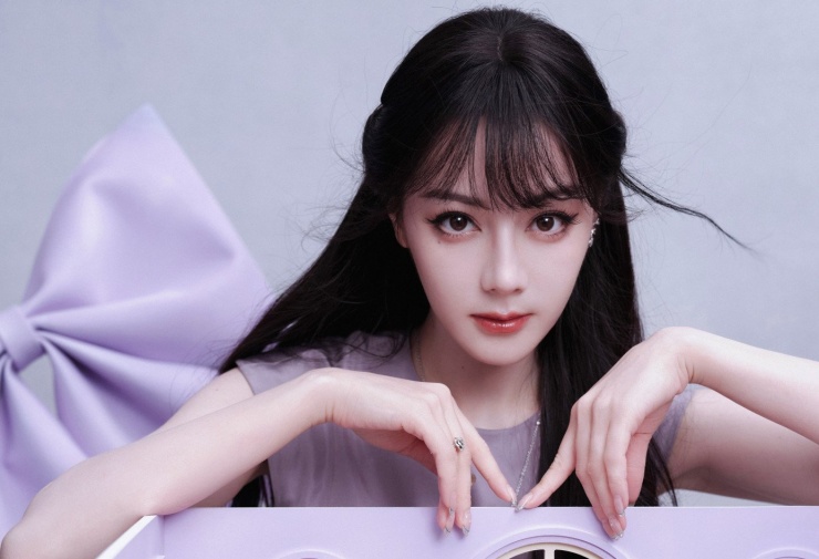 Địch Lệ Nhiệt Ba vừa trở lại đã lao đao - 3