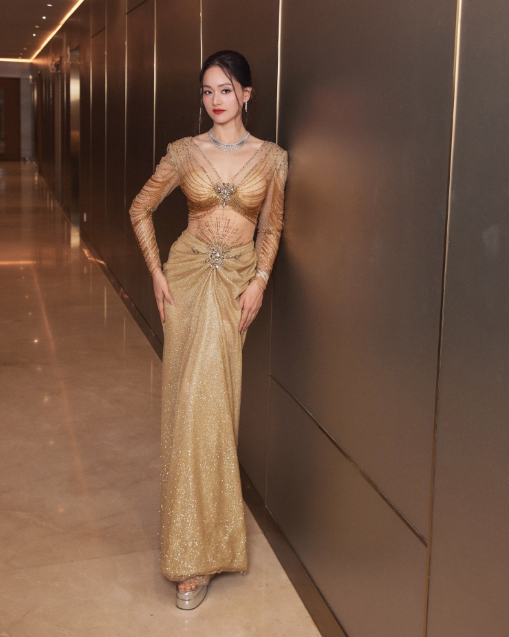 "Tôi tập nhiều bộ môn, thỉnh thoảng tập cả piano nữa như cách tìm lại chính mình từ thể chất, tinh thần, tâm hồn và để có thể nhìn cuộc sống với góc nhìn tươi mới và chân thành hơn", Lan Phương chia sẻ với VietNamNet. 