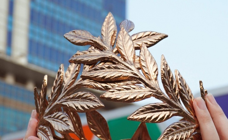 Vòng nguyệt quế của Đường lên đỉnh Olympia năm thứ 25 được thiết kế bởi công nghệ tiên tiến mạ chân không vàng 18K, phủ thêm lớp nano bảo vệ.