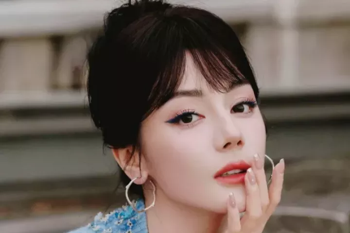 Địch Lệ Nhiệt Ba vừa trở lại đã lao đao