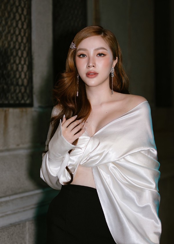 Bảo Thy là ca sĩ nổi đình nổi đám với danh xưng "công chúa V-pop".