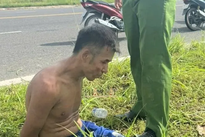 Tài xế ngáo đá bị công an bắt giữ. Ảnh: CA