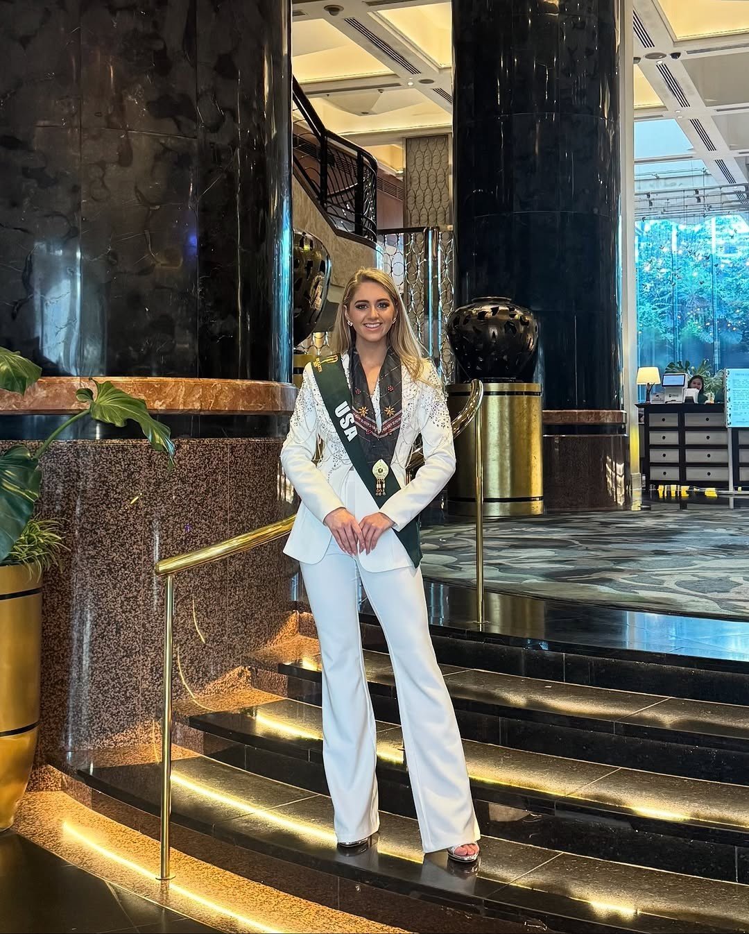 Đại diện Mỹ - Haley Poe mặc vest trắng thanh lịch. Khán giả quê nhà kỳ vọng cô nối tiếp thành công của người tiền nhiệm là Bea Millan-Windorski. Năm ngoái Bea Millan-Windorski giành giải Hoa hậu Nước (Á hậu 2).