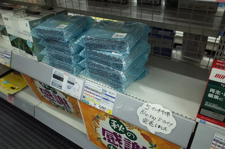 Ổ đĩa Blu-ray đang cháy hàng, trong khi DVD cũng đối diện nguy cơ thiếu hụt.