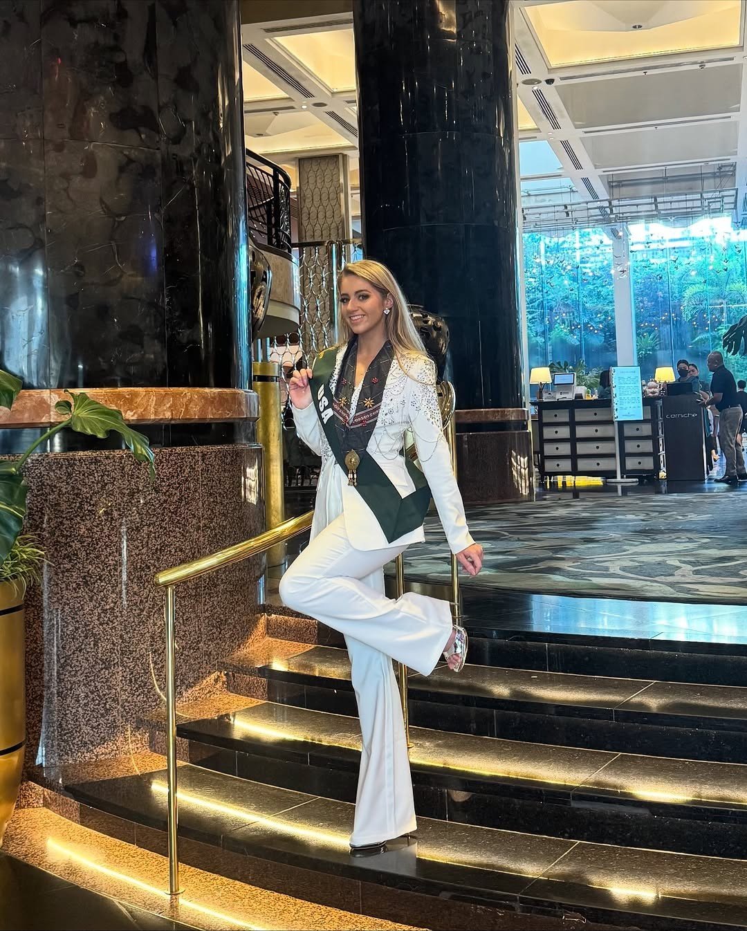 Đại diện Mỹ - Haley Poe mặc vest trắng thanh lịch. Khán giả quê nhà kỳ vọng cô nối tiếp thành công của người tiền nhiệm là Bea Millan-Windorski. Năm ngoái Bea Millan-Windorski giành giải Hoa hậu Nước (Á hậu 2).