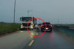Clip: Pha vượt ẩu bất cẩn, Ninja đấu đầu xe tải & thoát chết trong tích tắc