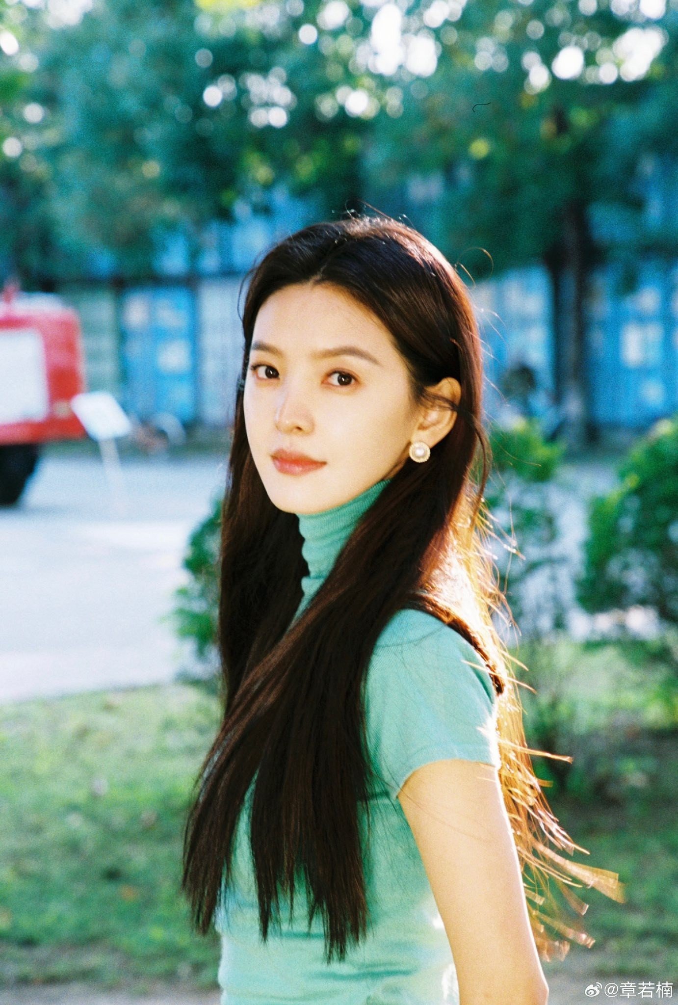 Tuy nhiên, ước mơ đẹp đẽ bao nhiêu thì hiện thực lại tàn khốc bấy nhiêu. Mỗi người trong số họ đều đối mặt với vô số biến cố, có người bỏ cuộc, có người vẫn cố gắng vươn lên. Và vai diễn của Chương Nhược Nam là cô ca sĩ Trang Trang phải mưu sinh ở các sân khấu nhỏ và không ngừng ao ước sẽ có ngày bước lên sân khấu lớn, được nhiều người biết tới.