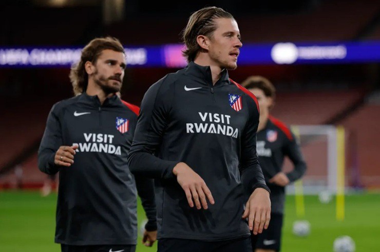 Các cầu thủ Atletico Madrid không thể tắm sau buổi tập do sự cố mất nước nóng trong phòng thay đồ sân Emirates