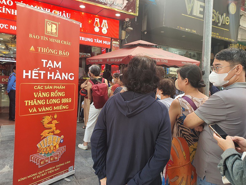 Thời điểm này người dân thường đi mua vào, rất ít người bán lại, dẫn đến tình trạng khan hàng tại nhiều đơn vị kinh doanh.