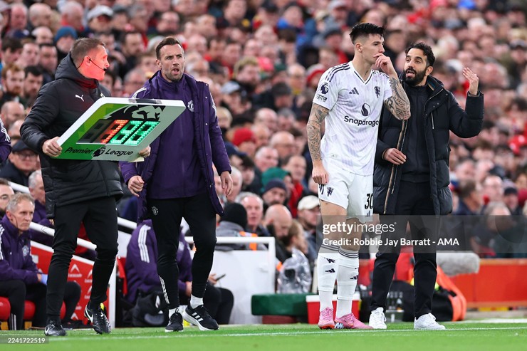 Amorim đã để lại dấu ấn chiến thuật đậm nét ở trận thắng Liverpool