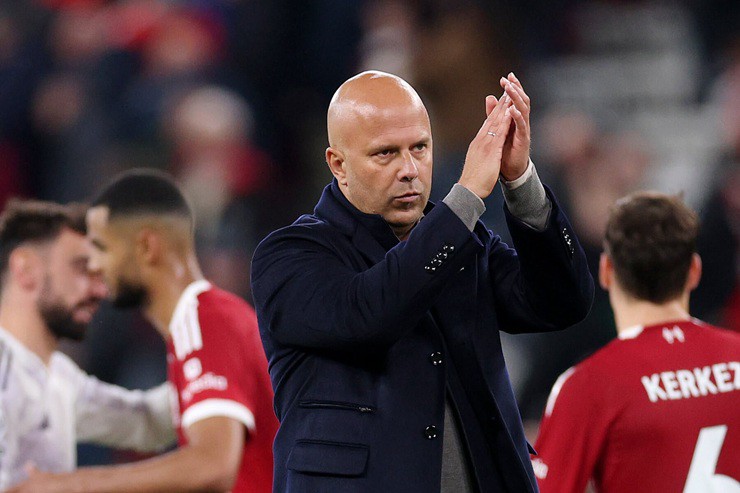 Liverpool thua 4 trận liền: Nội bộ lục đục, HLV Slot nguy cơ bị sa thải - 1