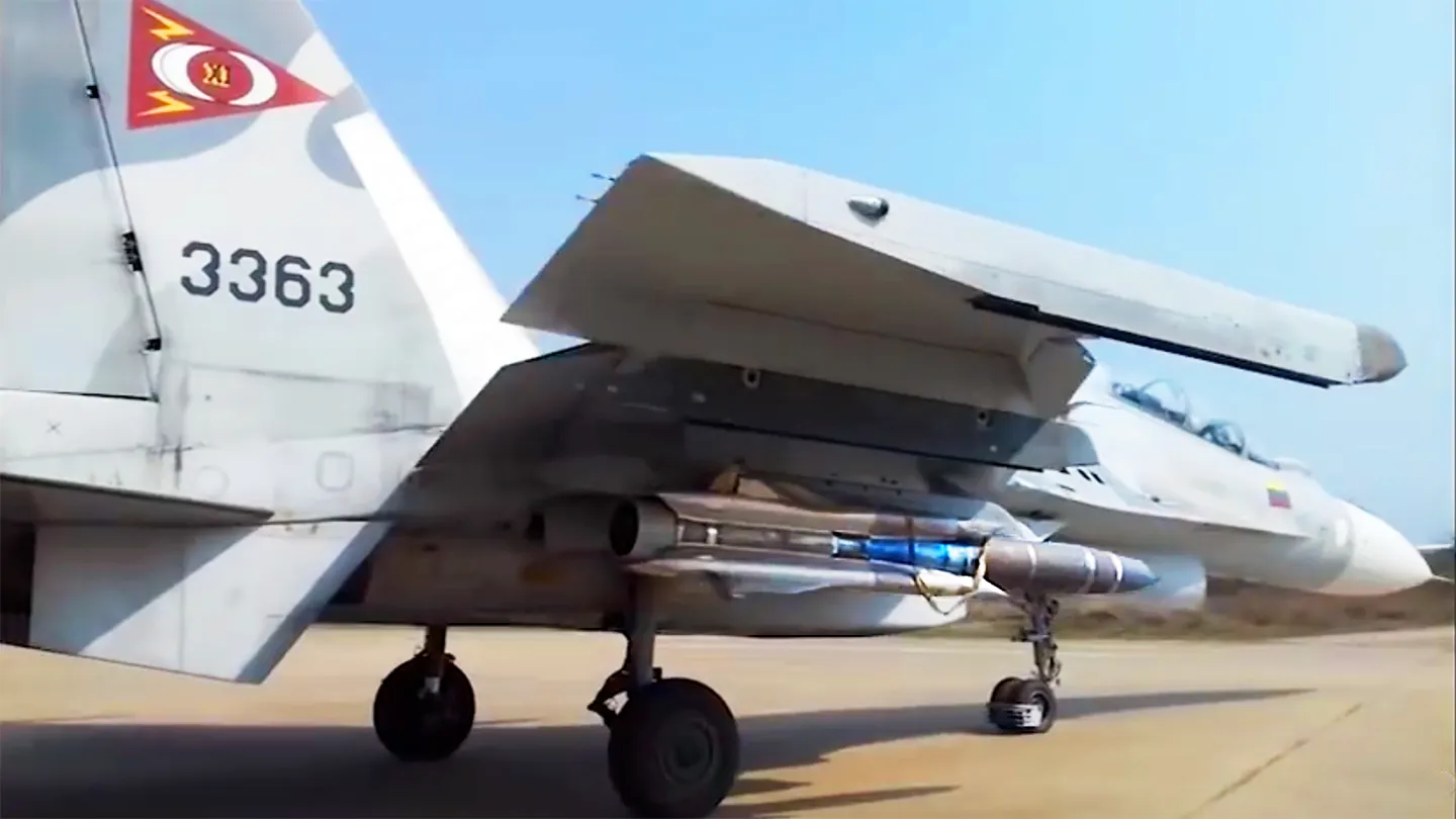 Chiến đấu cơ Su-30MK2 của Venezuela gắn tên lửa chống hạm KH-31. Ảnh: The War Zone.