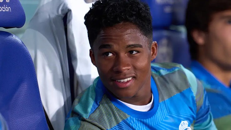 Việc mài đũng quần trên ghế dự bị của Endrick đang khiến nội bộ Real Madrid lo lắng