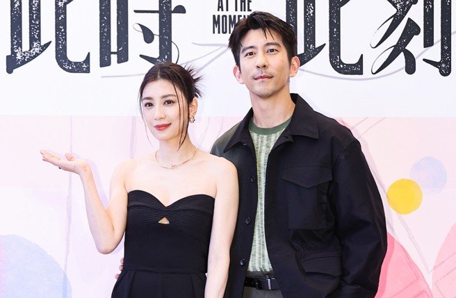 Tu Kiệt Khải (áo xám) và Trần Bách Lâm từng quay chung show giải trí cùng nhau.