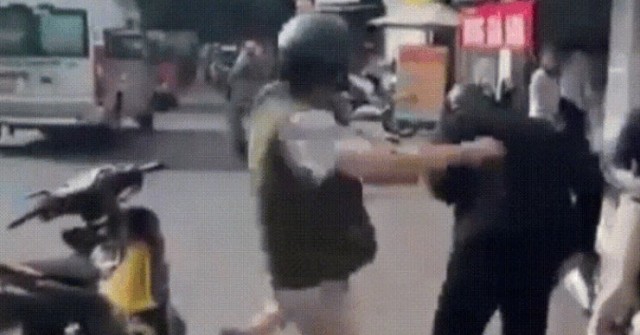 Mới nhất vụ chặn xe đánh người hộc máu miệng rồ...