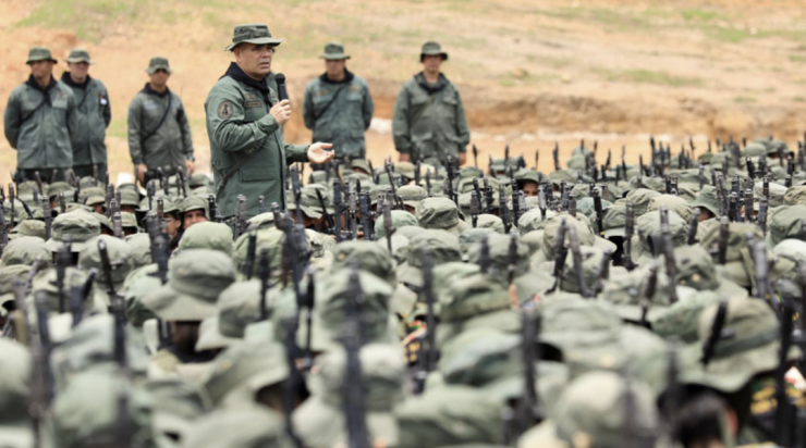 Theo hai quan chức cấp cao tại Caracas, kế hoạch này là một phần trong chiến lược “Phòng thủ Toàn quốc - Độc lập 200” do Tổng thống Nicolás Maduro khởi động, với mục tiêu bảo vệ chủ quyền quốc gia và ngăn chặn mọi âm mưu can thiệp từ bên ngoài. Theo hai quan chức cấp cao tại Caracas, kế hoạch này là một phần trong chiến lược “Phòng thủ Toàn quốc - Độc lập 200” do Tổng thống Nicolás Maduro khởi động, với mục tiêu bảo vệ chủ quyền quốc gia và ngăn chặn mọi âm mưu can thiệp từ bên ngoài.