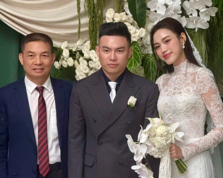 Dự kiến chiều 22/10, gia đình chú rể đón cô dâu về tới Quảng Trị. Tiệc chiêu đãi sẽ tổ chức vào tối 22/10.