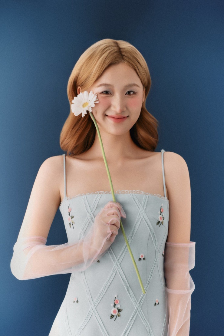 XIRI (tên thật Bùi Giang Tâm, sinh năm 2005) là một trong những talent triển vọng của HAY Bros - công ty do diễn viên Hoàng Anh Vũ và nhạc sĩ Hà Anh sáng lập.