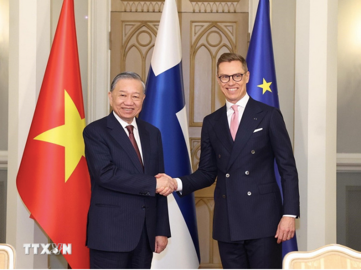 Tổng Bí thư Tô Lâm chụp ảnh chung với Tổng thống Phần Lan trước cuộc hội đàm. Ảnh: TTXVN