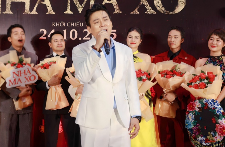 Được yêu cầu hát 'chay' một đoạn bài 'Mình còn lại gì', ban đầu Hoài Lâm tỏ ra lúng túng, quên lời.