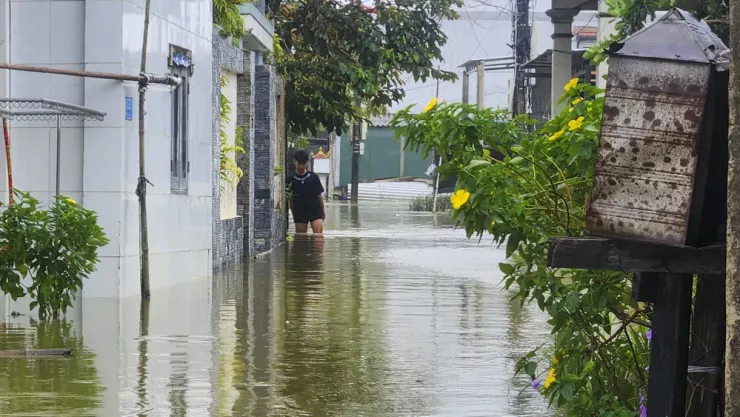 Một số tuyến đường ở phường Thuận An bị ngập cục bộ.