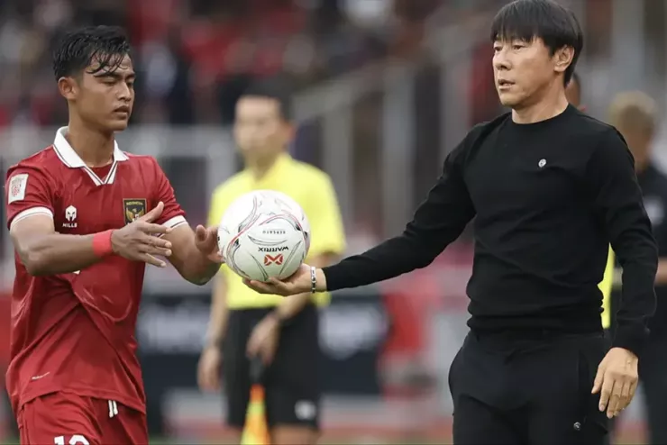Liệu HLV Shin Tae-yong có được trao cơ hội trở lại dẫn dắt tuyển Indonesia? ẢNH: BOLA
