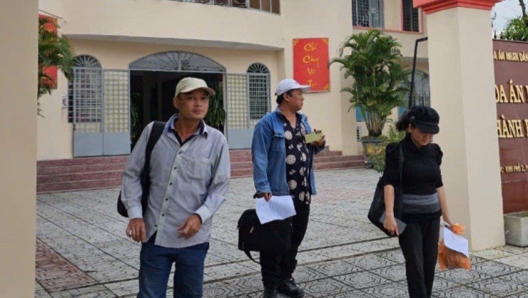 Các bị cáo tại phiên toà sơ thẩm. Ảnh: VH