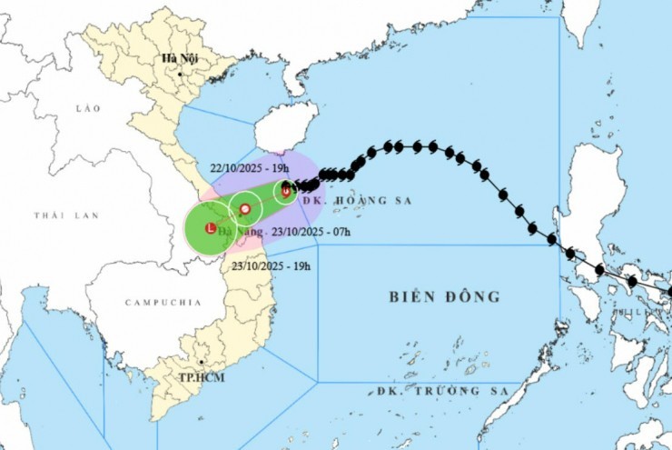 Thủ tướng yêu cầu 5 tỉnh, thành phố đình hoãn các cuộc họp để ứng phó bão số 12