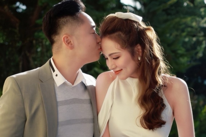 Diễm Hương diện váy chưa đến một triệu đồng chụp ảnh cưới ba năm trước