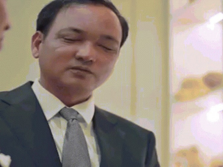 Đỗ Thị Hà bật khóc khi được bố trao tay gửi gắm cho chú rể