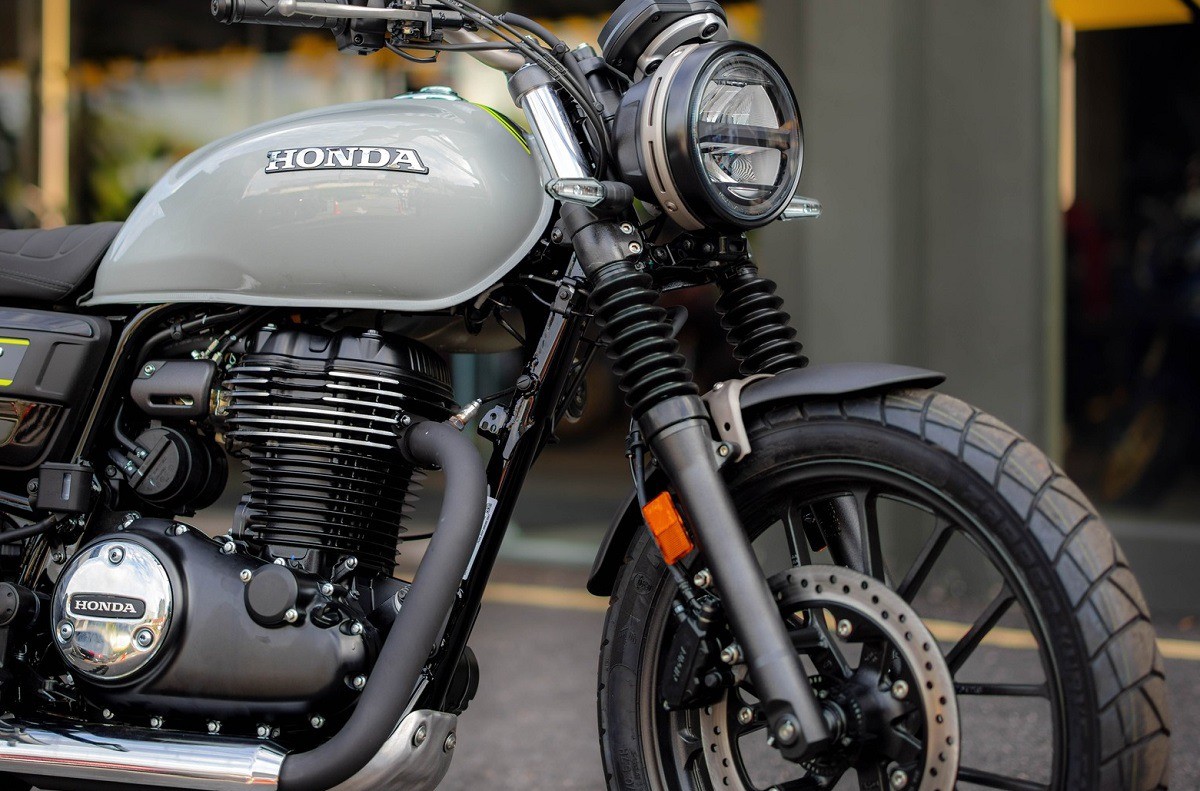 CB350RS có hai màu mới xám ngọc trai (Pearl Deep Ground Gray) và đen ngọc trai (Pearl Igneous Black)