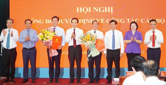 Thường trực Thành ủy TP HCM chúc mừng ông Lê Quốc Phong và ông Phạm Thành Kiên