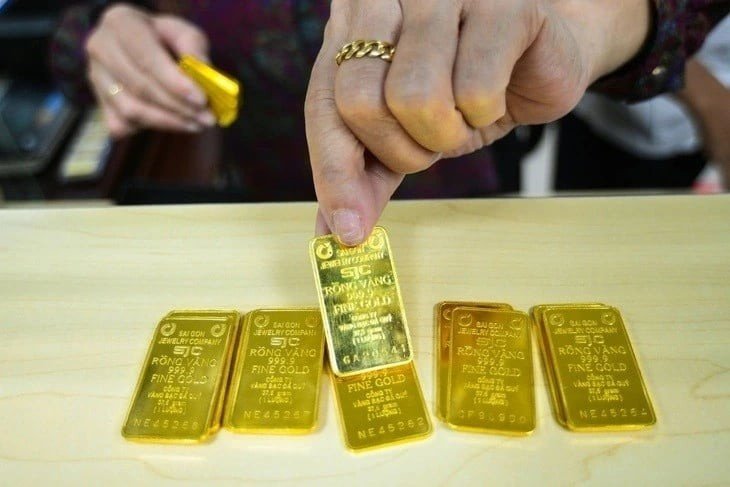 Giá vàng giảm mạnh không tưởng - 1
