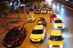Cận cảnh tuyến đường được Trưởng Phòng CSGT Hà Nội nói 'về đêm là thành bãi xe khổng lồ'