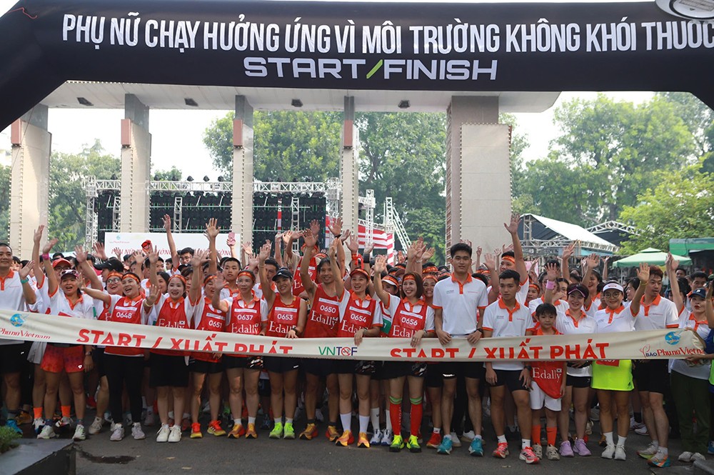 Giải “Phụ nữ chạy hưởng ứng Vì môi trường không khói thuốc” có sự tham gia của hơn 1.000 vận động viên