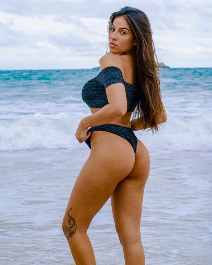 Dàn WAGs quyến rũ của dàn sao Real Madrid "đốt cháy" siêu kinh điển - 3