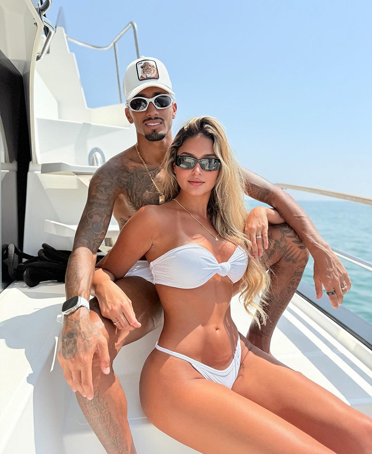 Ngất ngây dàn WAGs Barcelona thiêu đốt mọi ánh nhìn trước Siêu kinh điển - 3