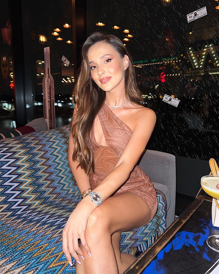 Ngất ngây dàn WAGs Barcelona thiêu đốt mọi ánh nhìn trước Siêu kinh điển - 11