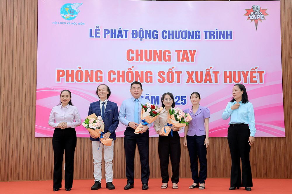 Các chuyên gia chia sẻ kiến thức và giao lưu, giải đáp tường tận thắc mắc của người dân về phòng chống Sốt xuất huyết