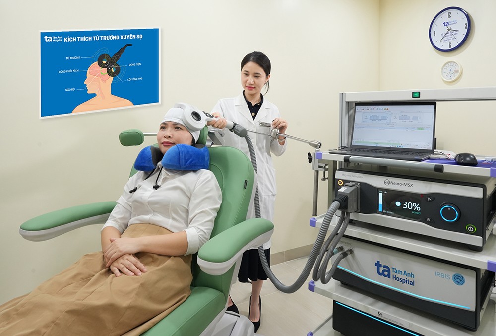 Công nghệ Neuro-MSX (Nga) tạo ra các xung từ trường ngắn, tác động lên vùng não được chỉ định mà không cần phẫu thuật hay gây mê, giúp điều hòa hoạt động của tế bào thần kinh.