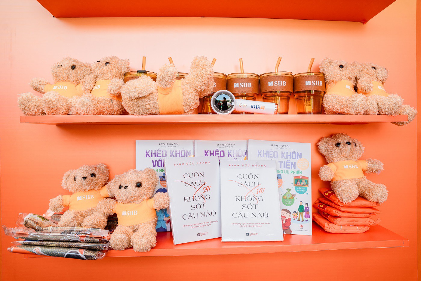 Sinh viên Thủ đô hào hứng trải nghiệm gian hàng SHB tại Ngày thẻ Việt Nam 2025 - 6