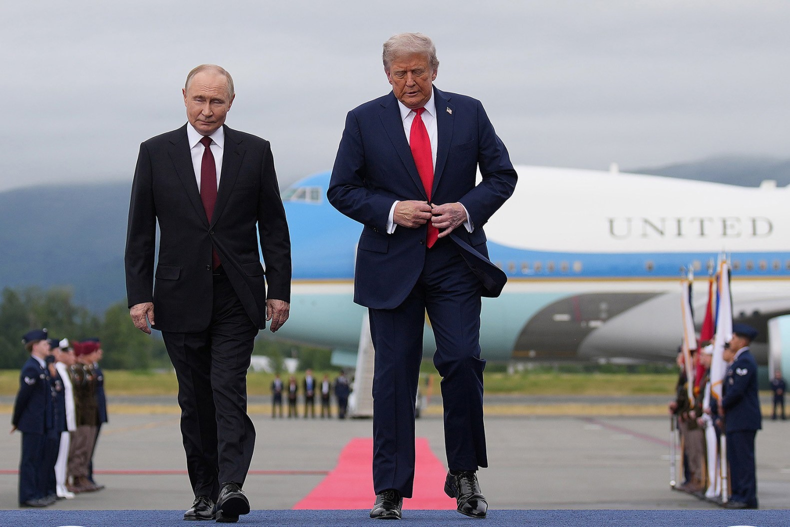 Ông Trump tiếp đón ông Putin trong cuộc gặp thượng đỉnh ở Alaska vào tháng 8/2025. Ảnh: Getty